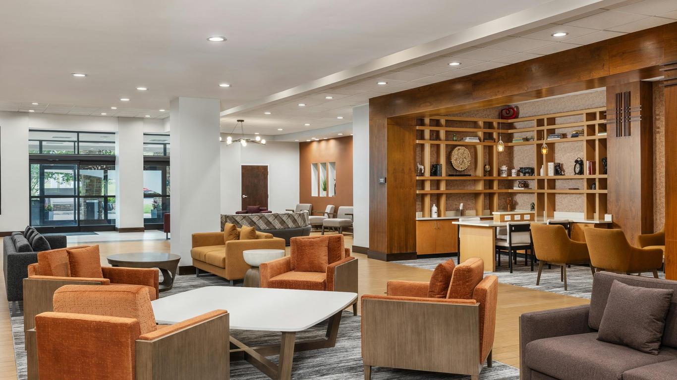 DoubleTree by Hilton Greensboro Airport