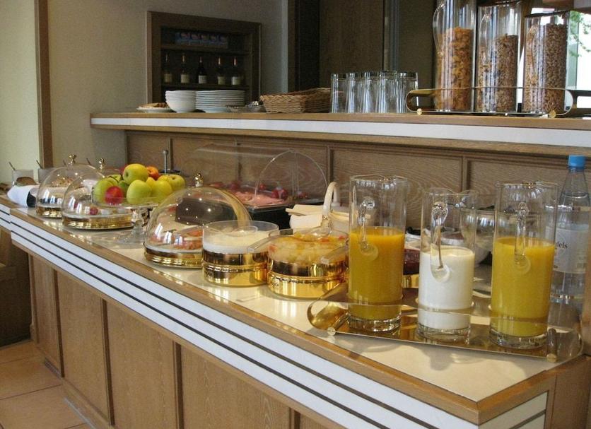 Buffet Photo