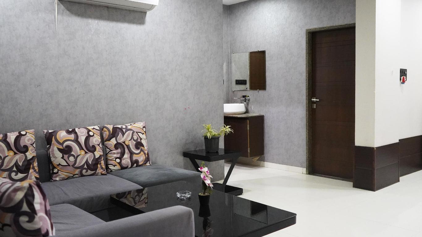 Stay10 Luxury Service Apartment Hotel