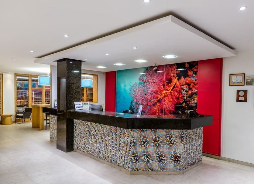 Front desk Photo