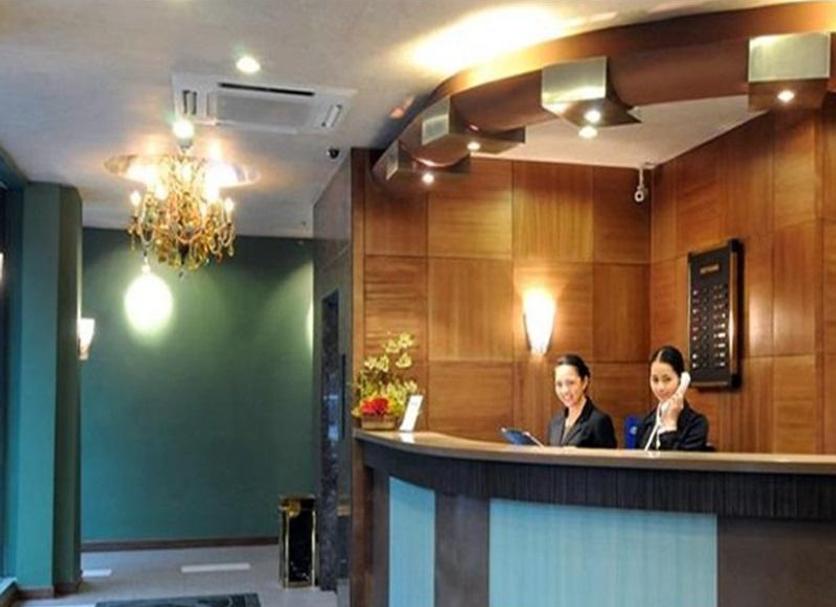 Front desk Photo