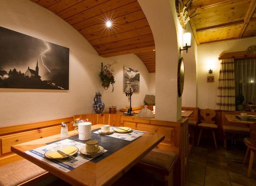 Dining room Photo