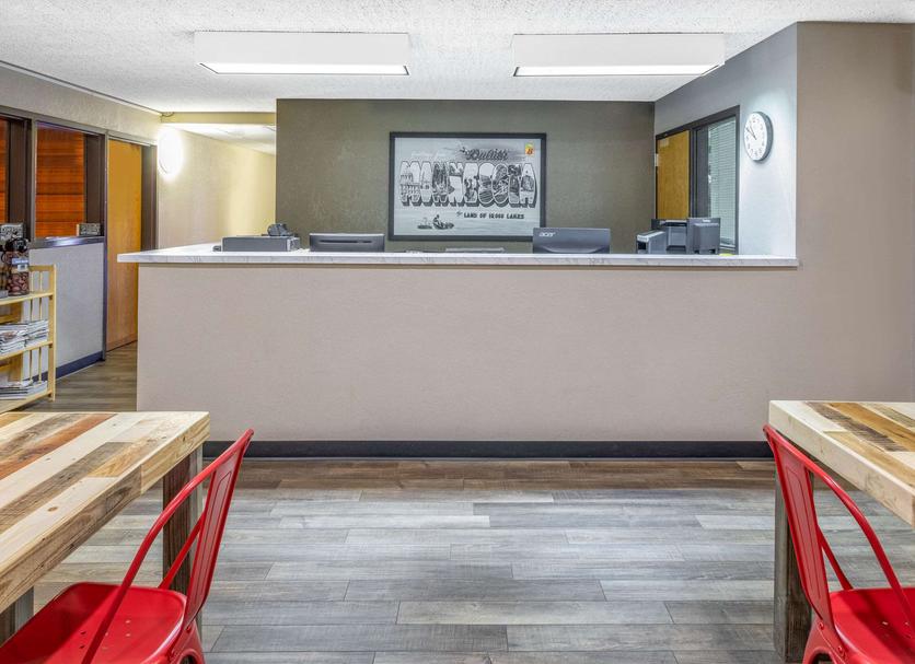Front desk Photo