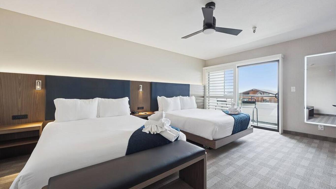 456 Embarcadero Inn & Suites