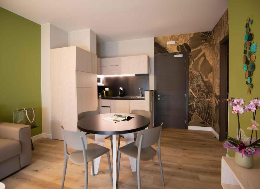 Dining room Photo