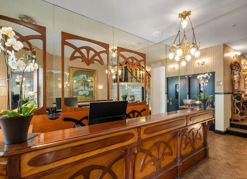Front desk Photo