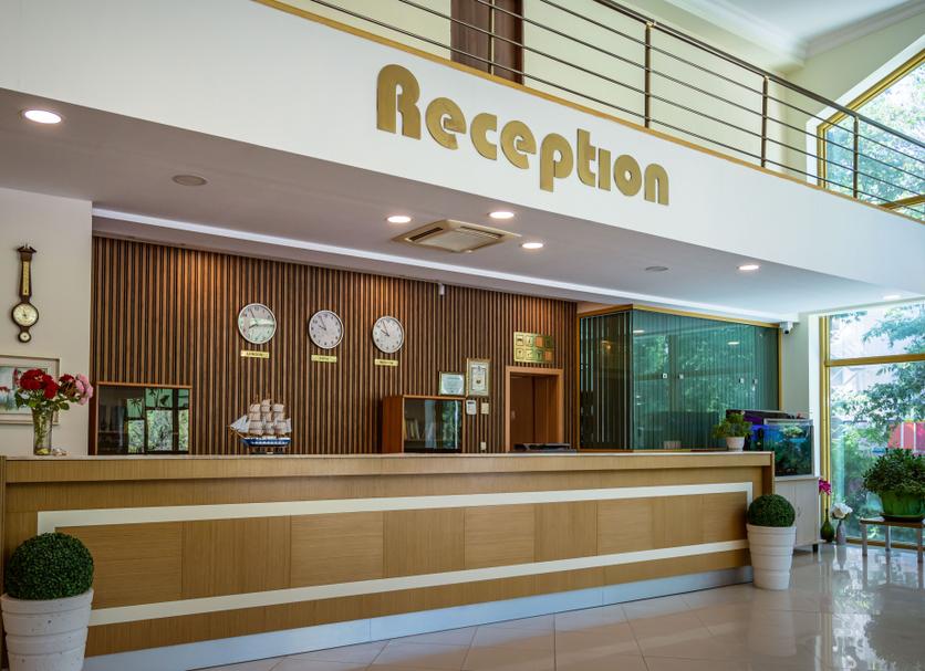 Front desk Photo