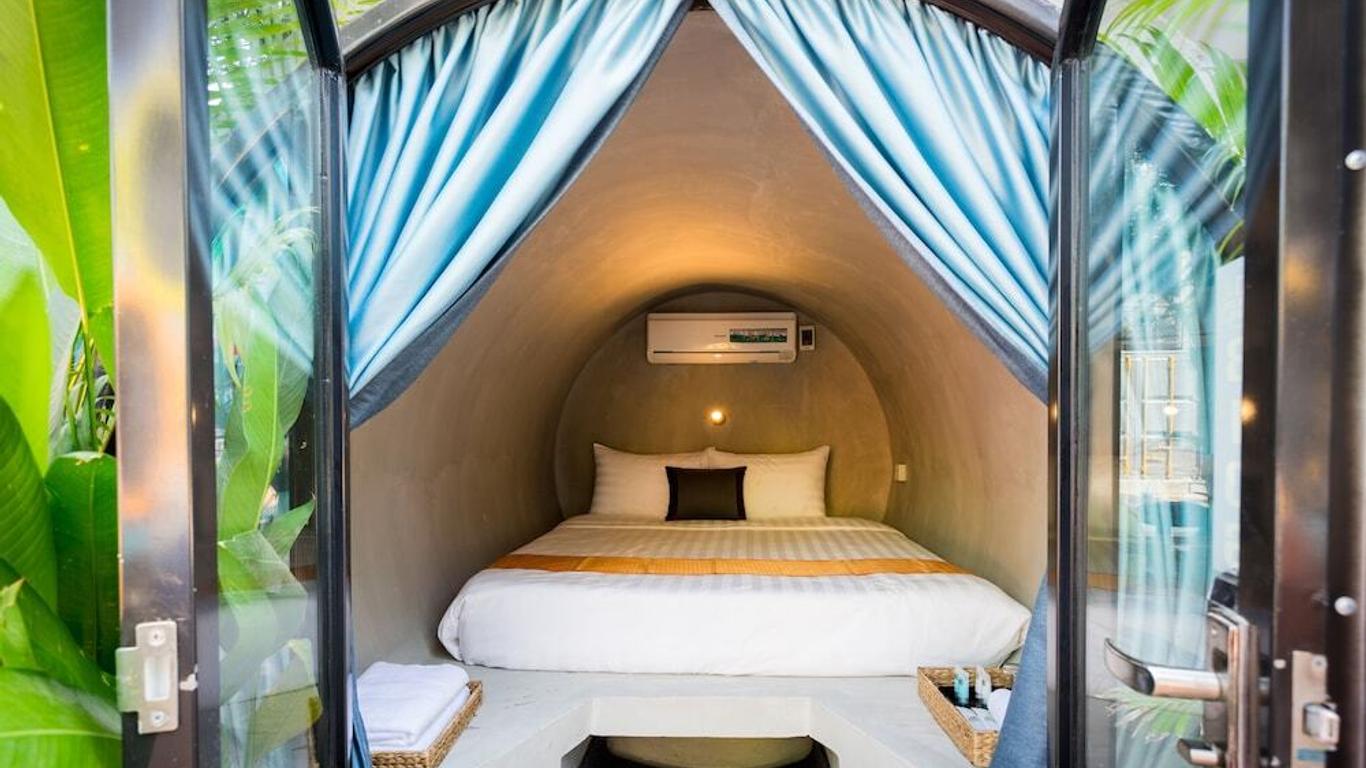 White Rabbit Hostel - Adults Only