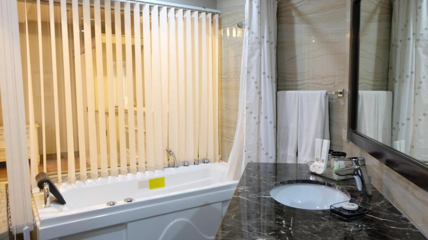 Paragon Hotel And Suites