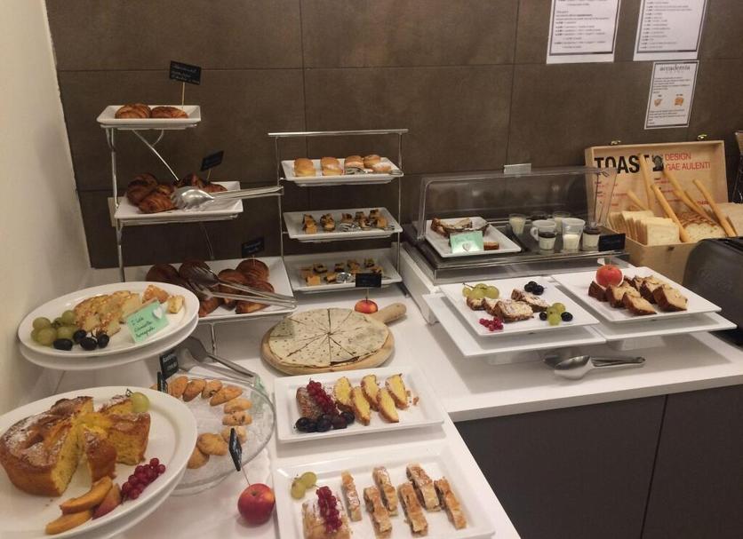 Buffet Photo