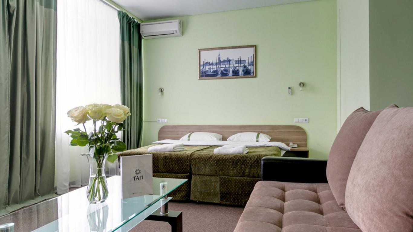 Tan Hotel Complex