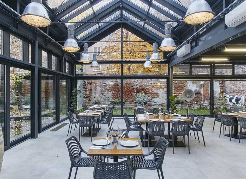Restaurant Photo