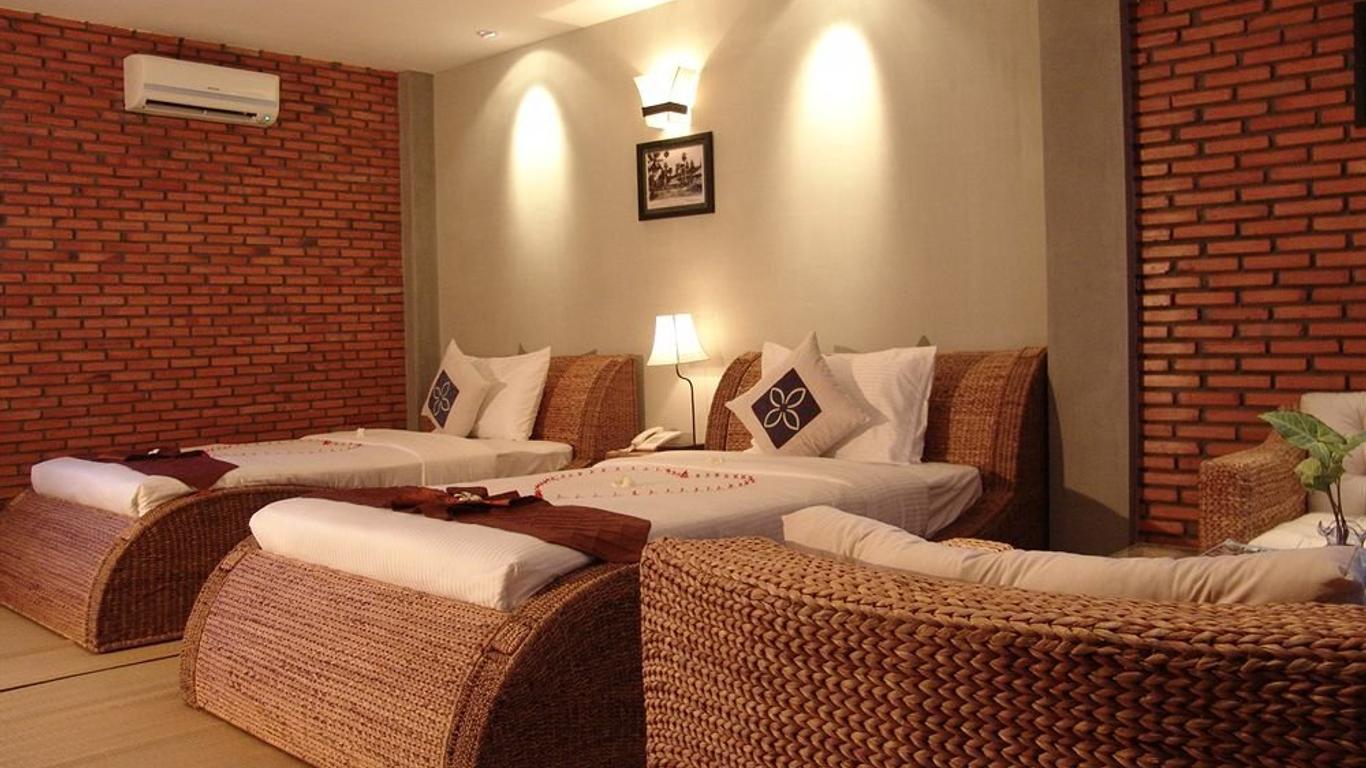 Frangipani Fine Arts Hotel