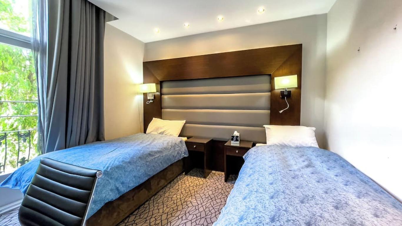 Lha Paddington Hostel