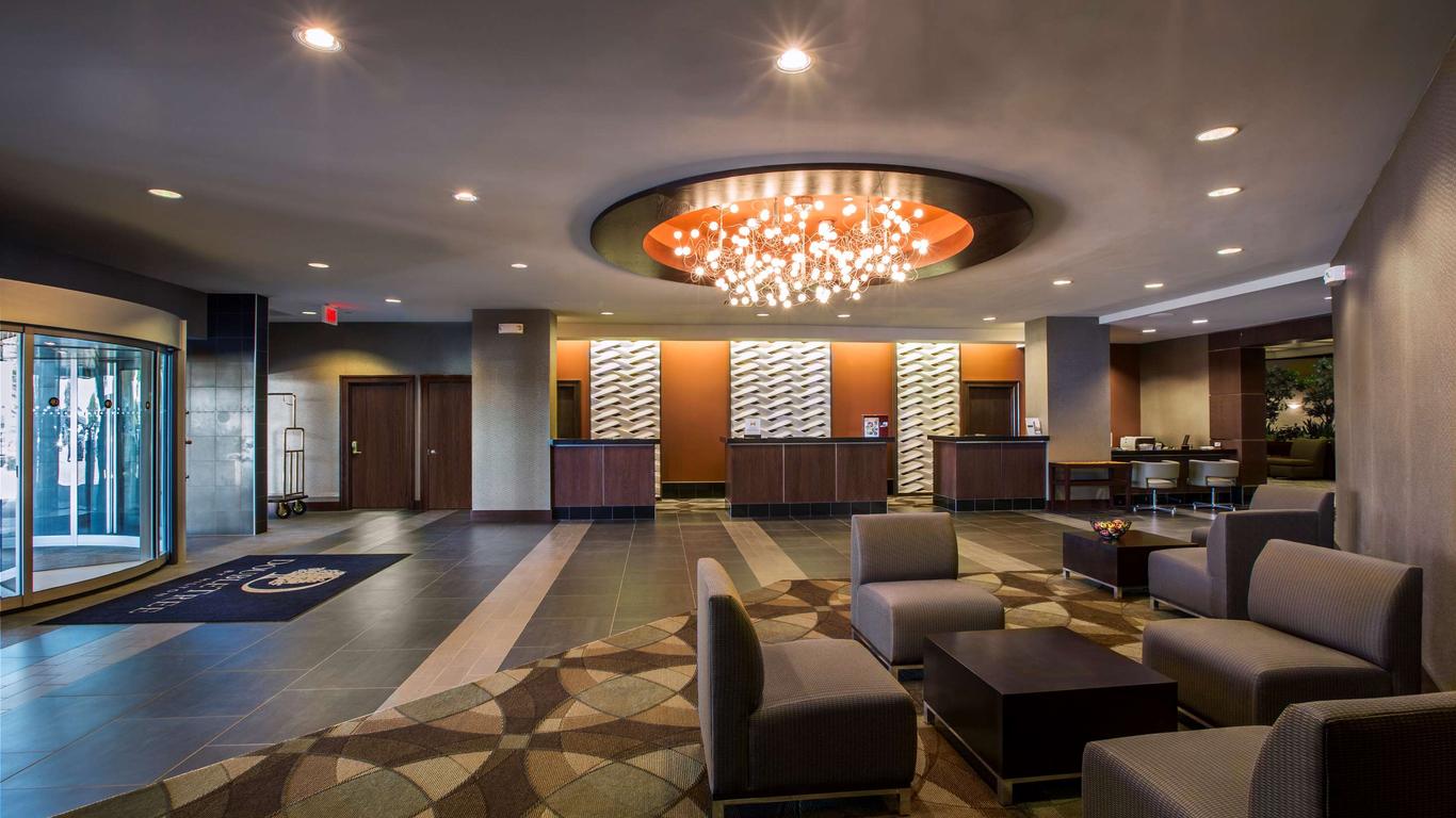 DoubleTree by Hilton Wichita Airport