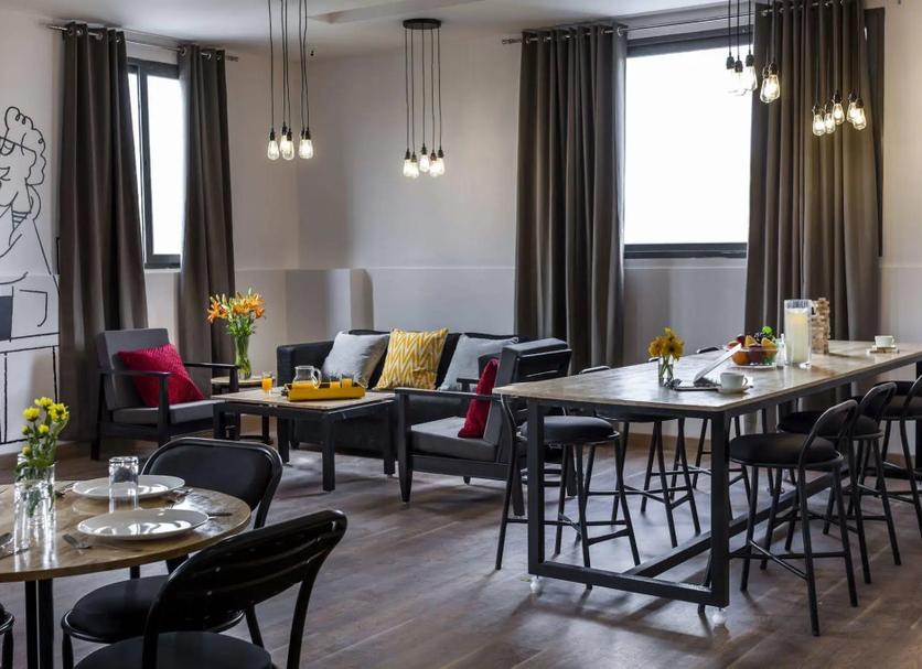 Dining room Photo