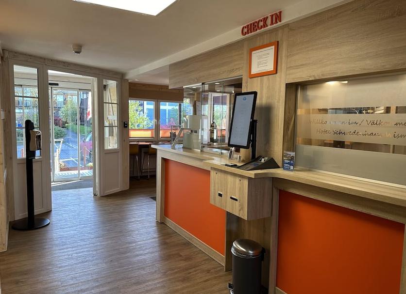Front desk Photo