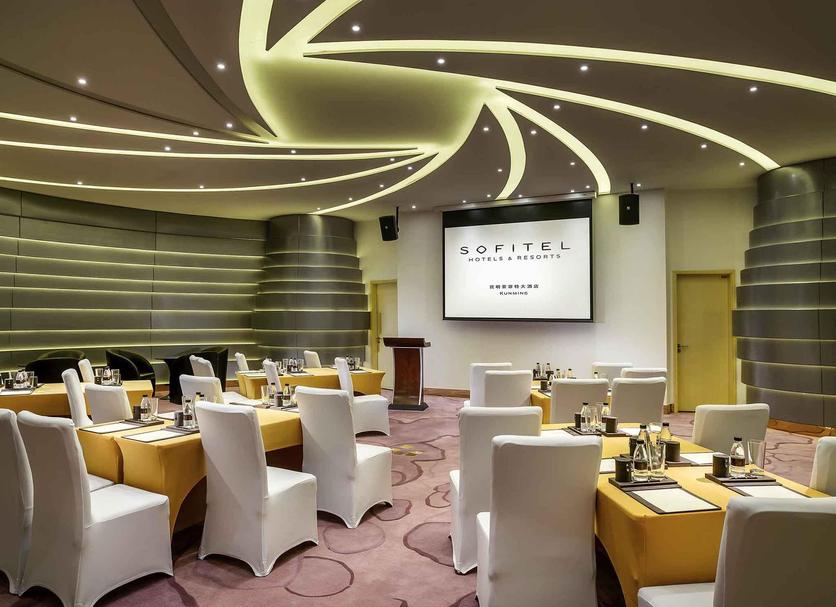 Banquet hall Photo