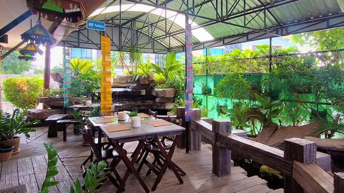 Rayong Lanna Hotel