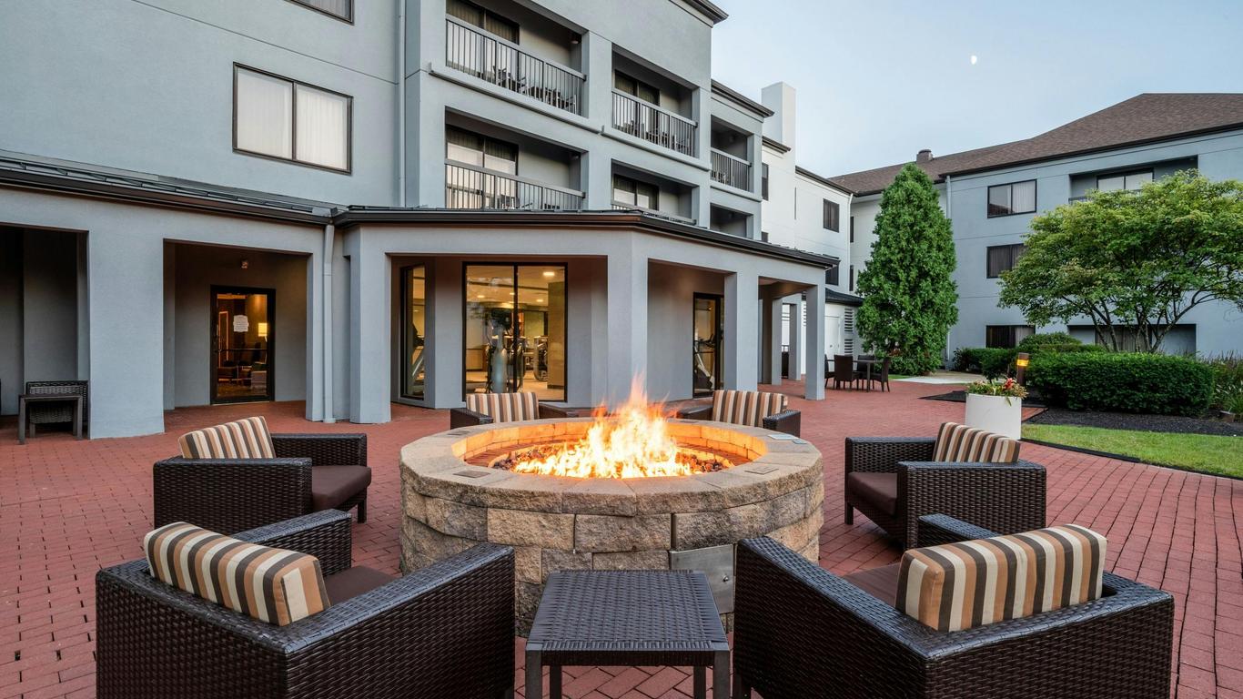 Courtyard by Marriott Columbus Airport