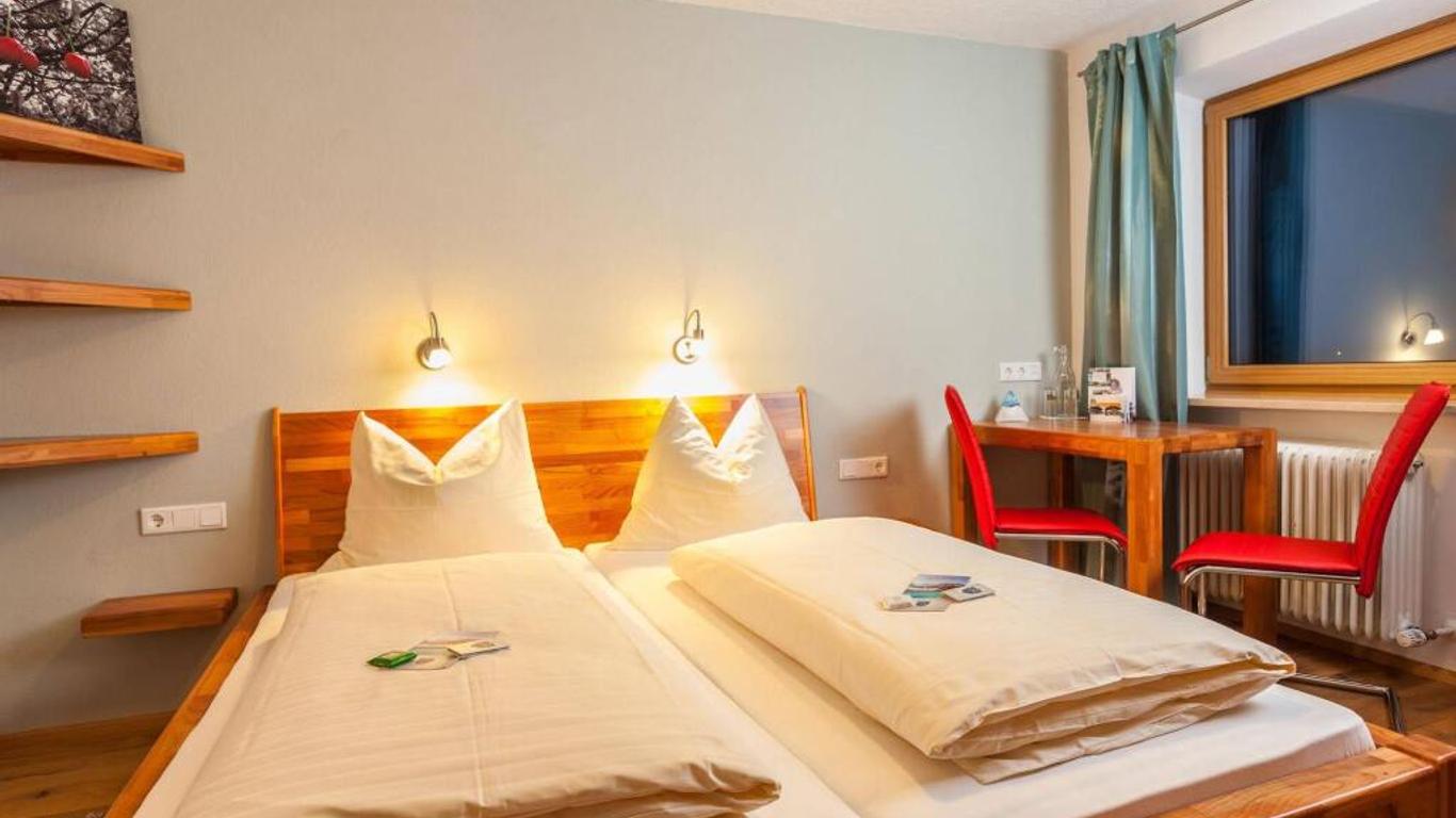 Simone's Platzerl - inklusive täglichem freien Eintritt Tauern Spa - nur 5 Gehminuten, Sommerkarte, privatem Garten mit Schwimmteich, Grill und Saunabereich