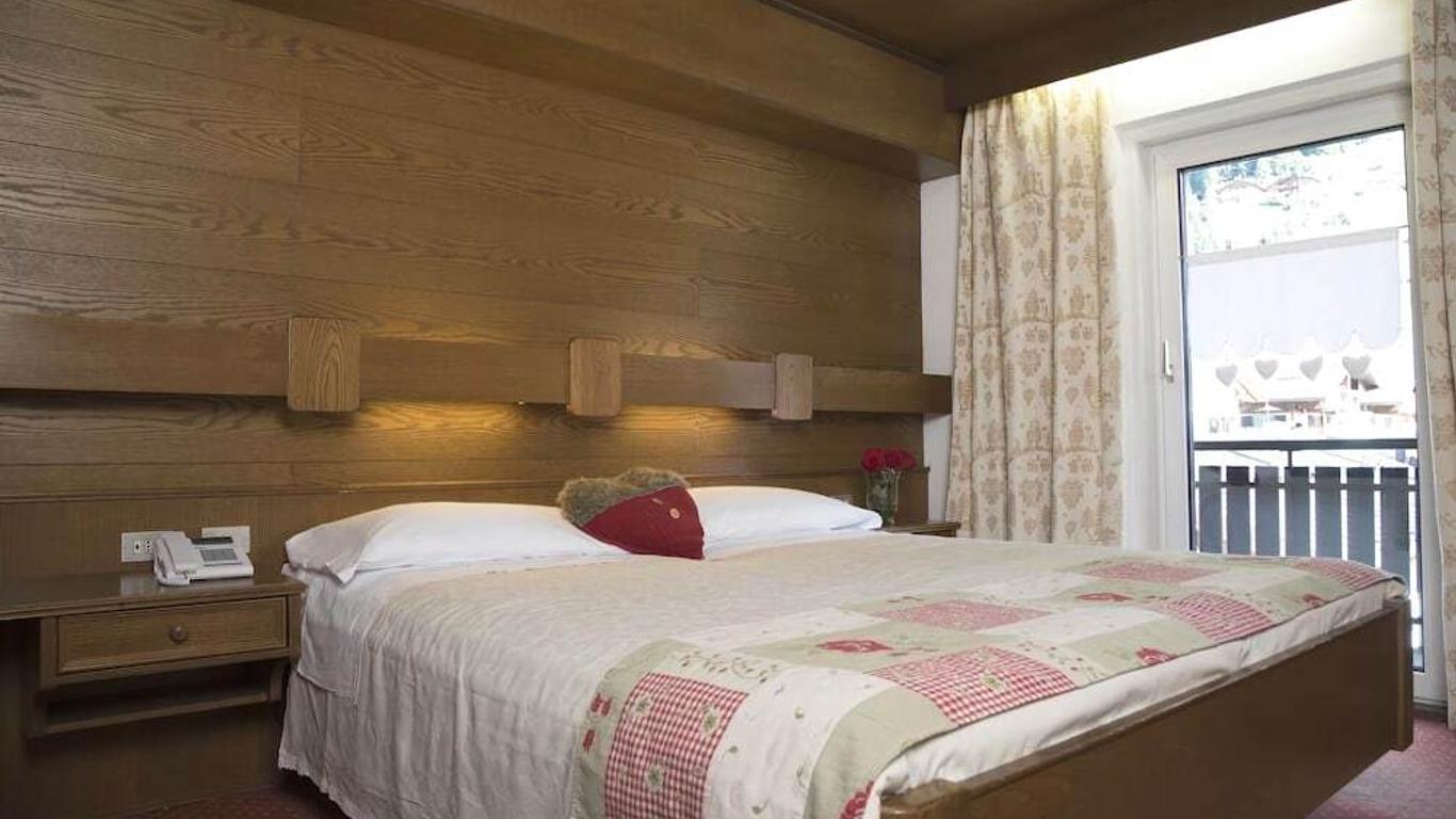 Sporthotel Enrosadira