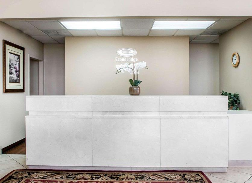 Front desk Photo