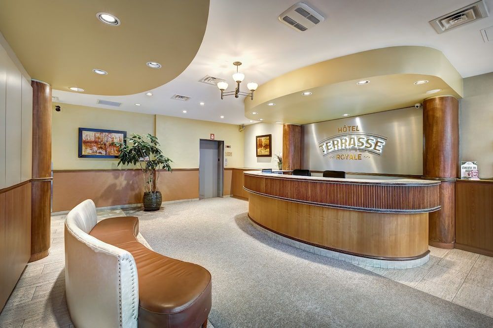 Front desk Photo