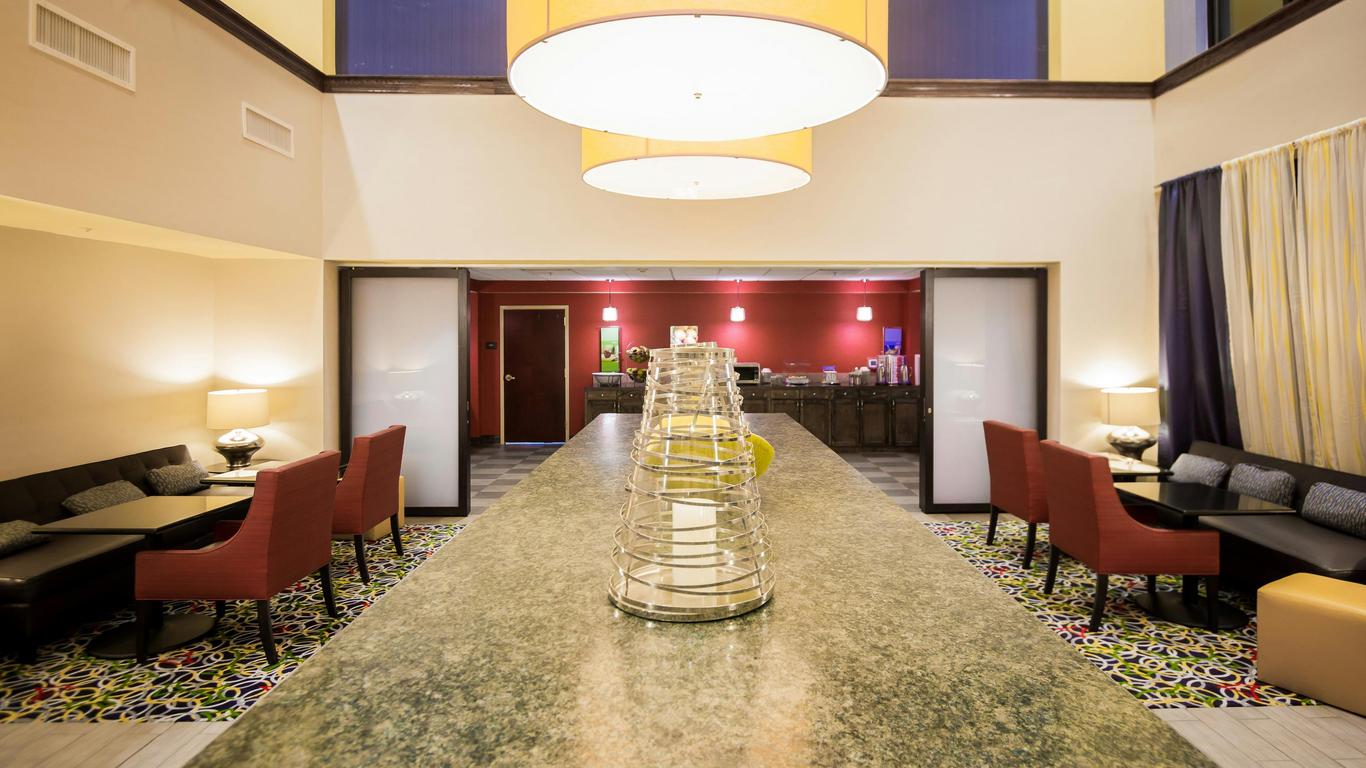 Hampton Inn & Suites Natchez