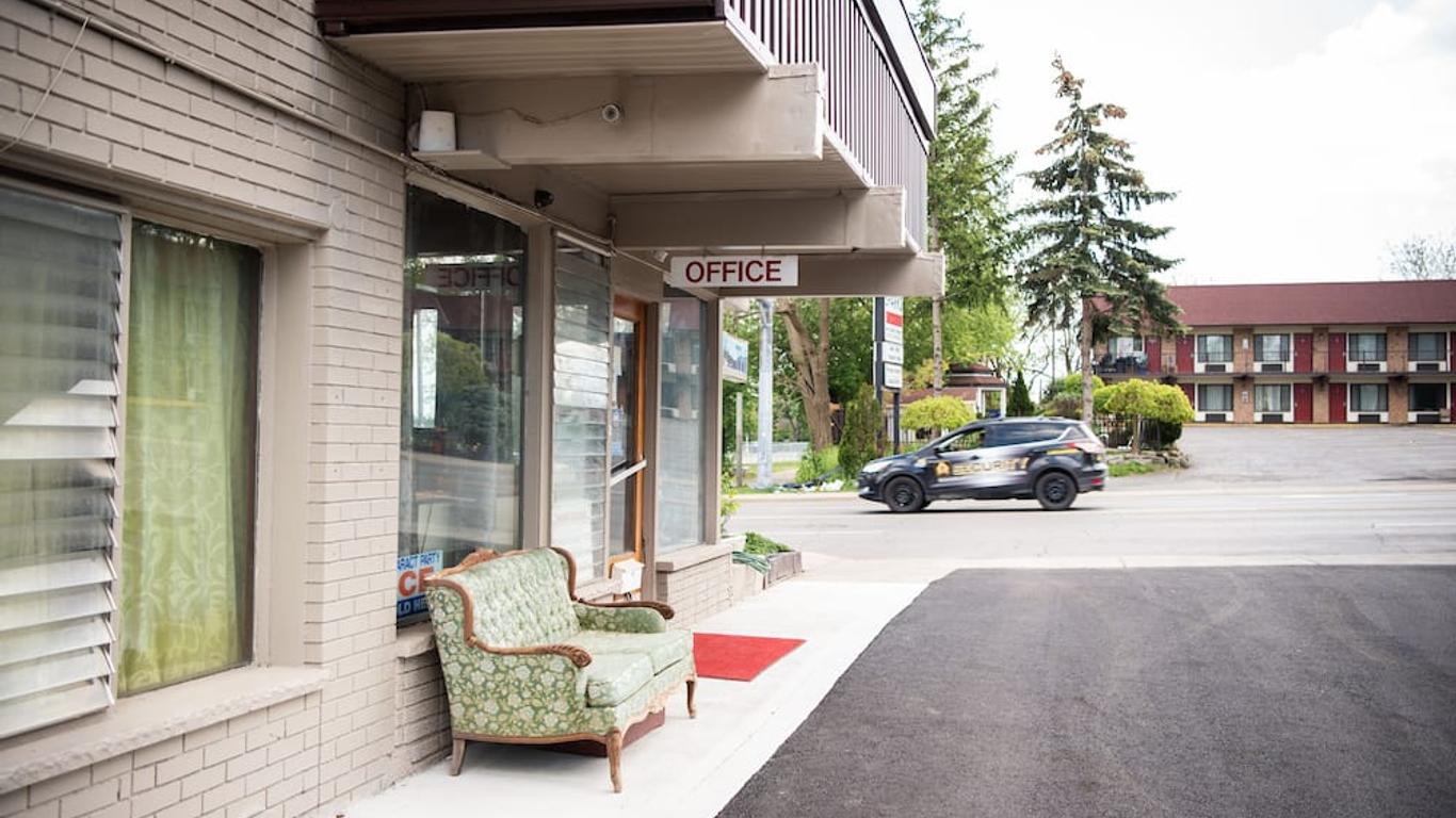 Advance Inn
