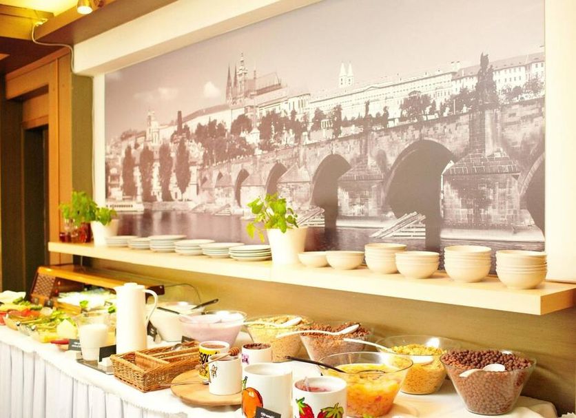 Buffet Photo