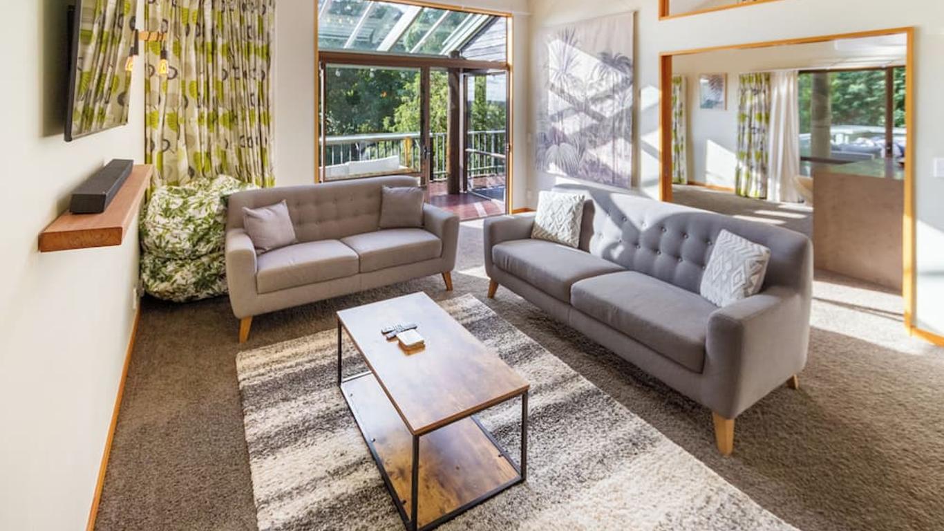Sherwood Lodge 4-Bedroom Holiday Home with Spectacular Views