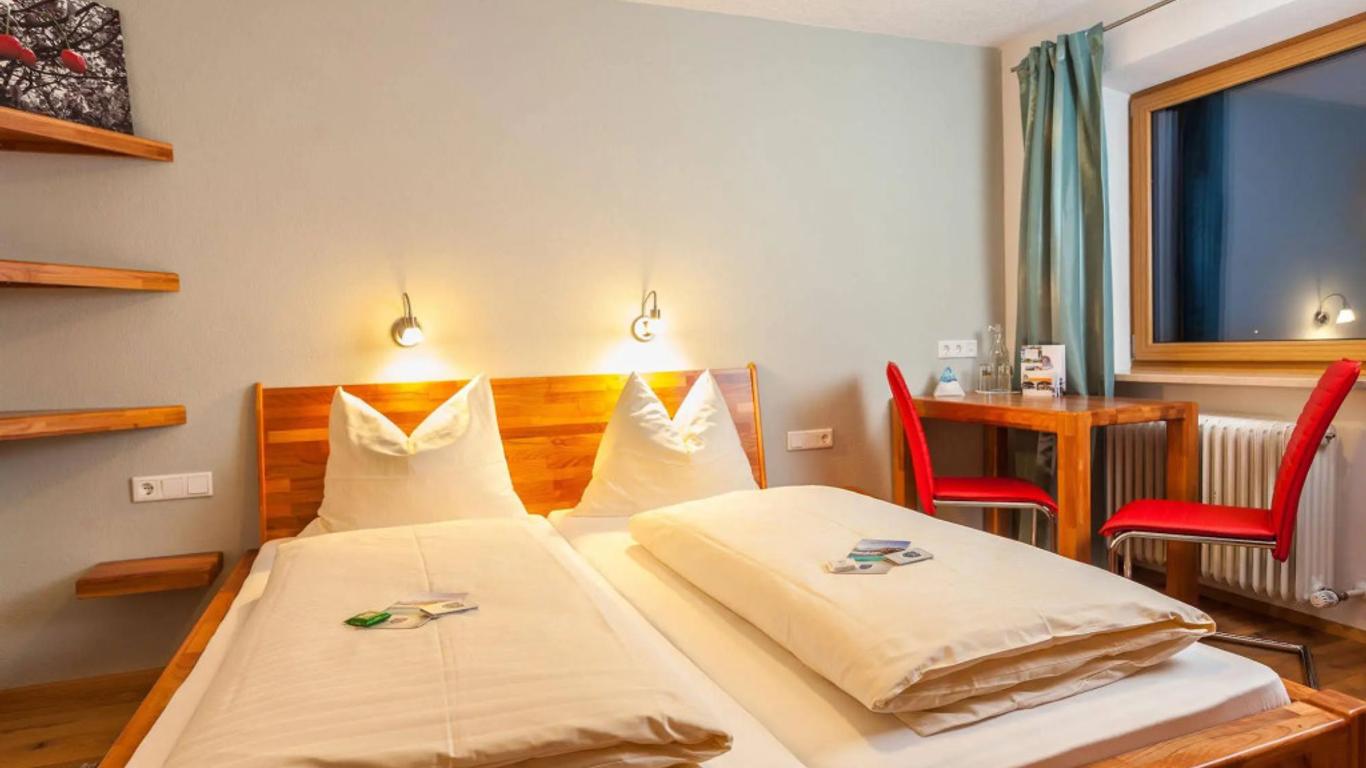 Simone's Platzerl - inklusive täglichem freien Eintritt Tauern Spa - nur 5 Gehminuten, Sommerkarte, privatem Garten mit Schwimmteich, Grill und Saunabereich