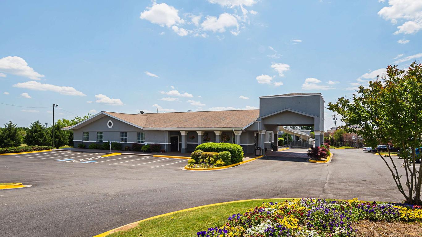 Quality Inn and Suites Greenville - Haywood Mall