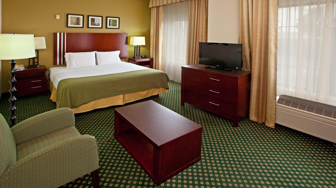 Holiday Inn Express Hotel & Suites Indianapolis - East, An IHG Hotel