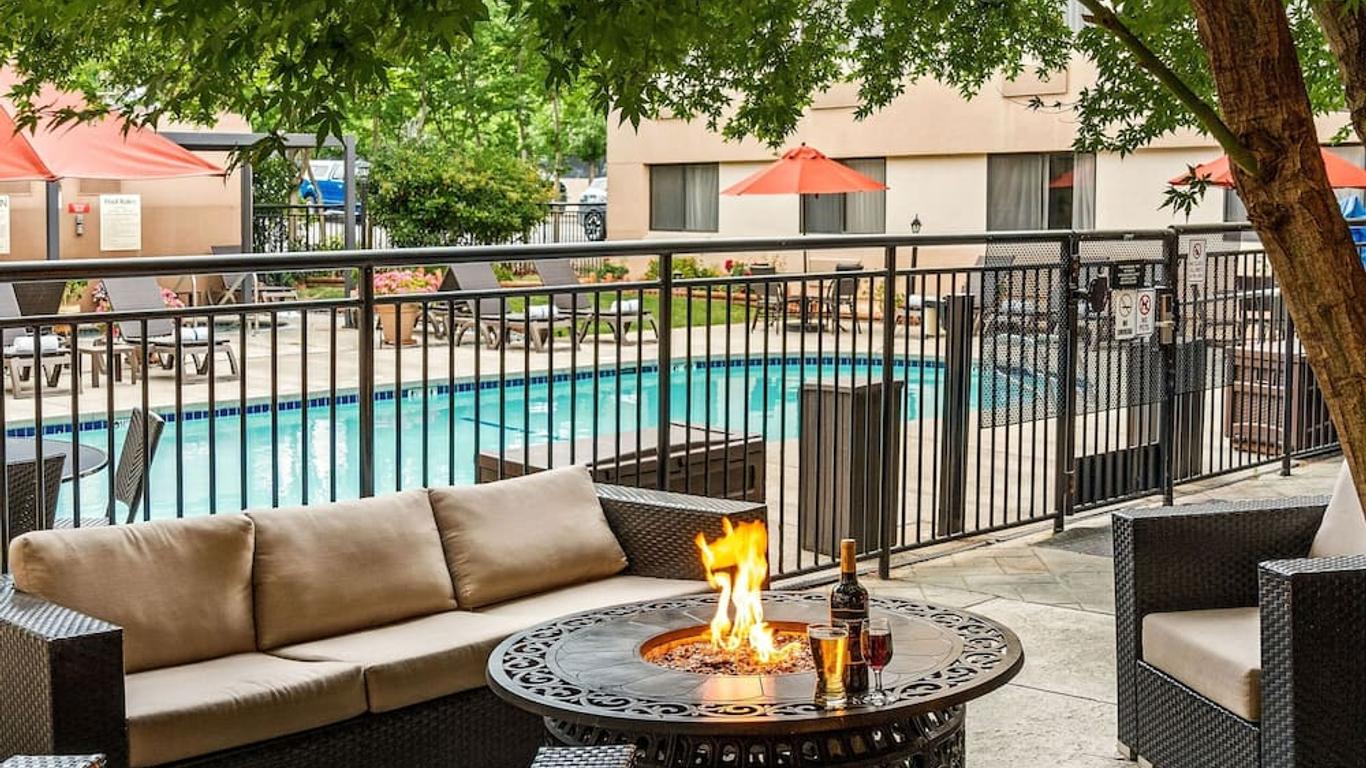Oxford Suites Redding