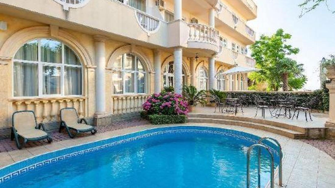 Hotel Grace Nairi