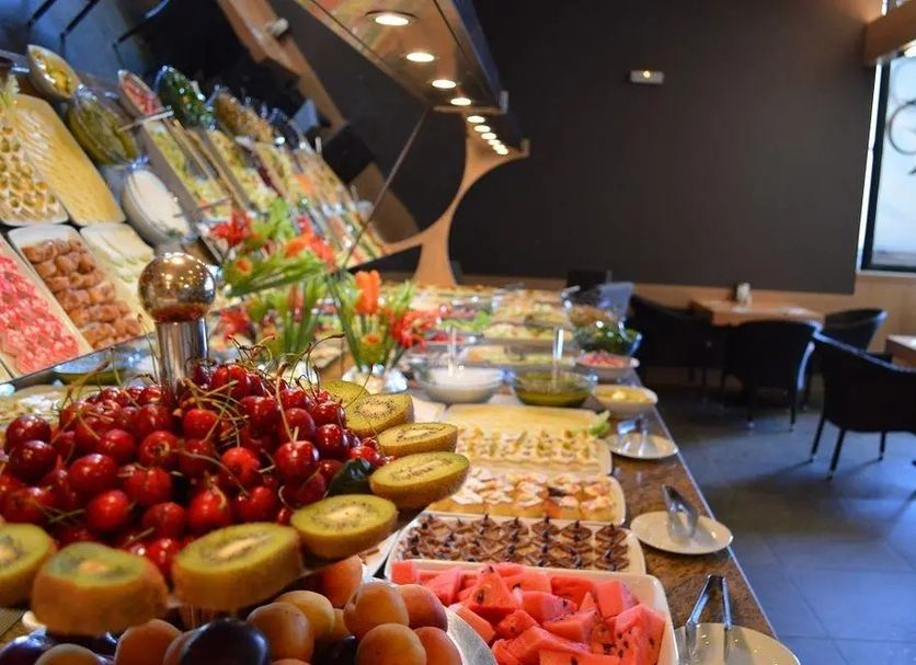 Buffet Photo
