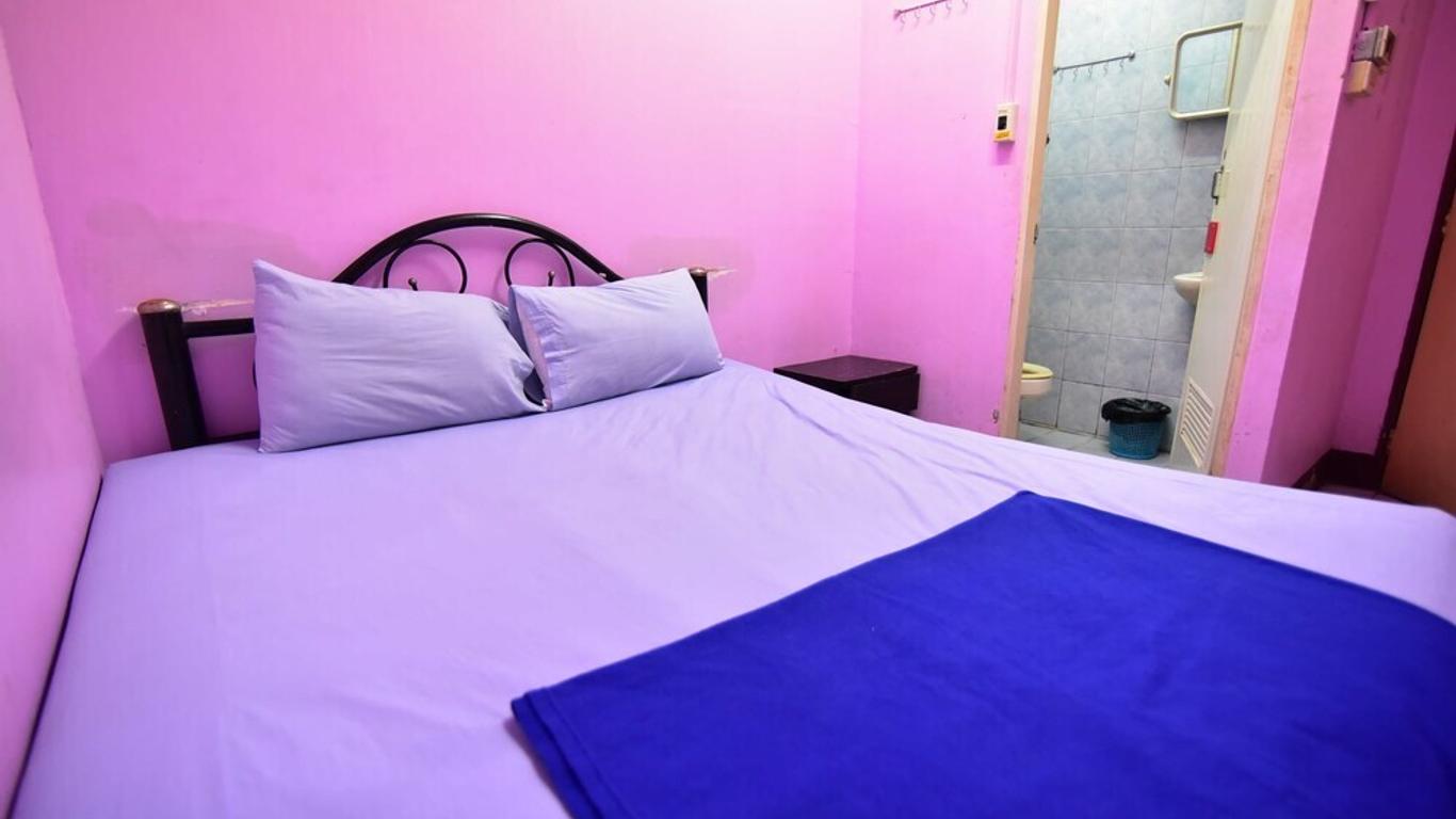 Khaosan Rainbow Hostel