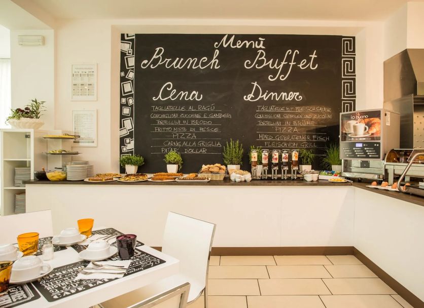 Buffet Photo