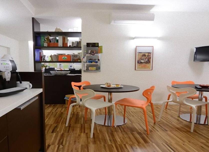 Dining room Photo