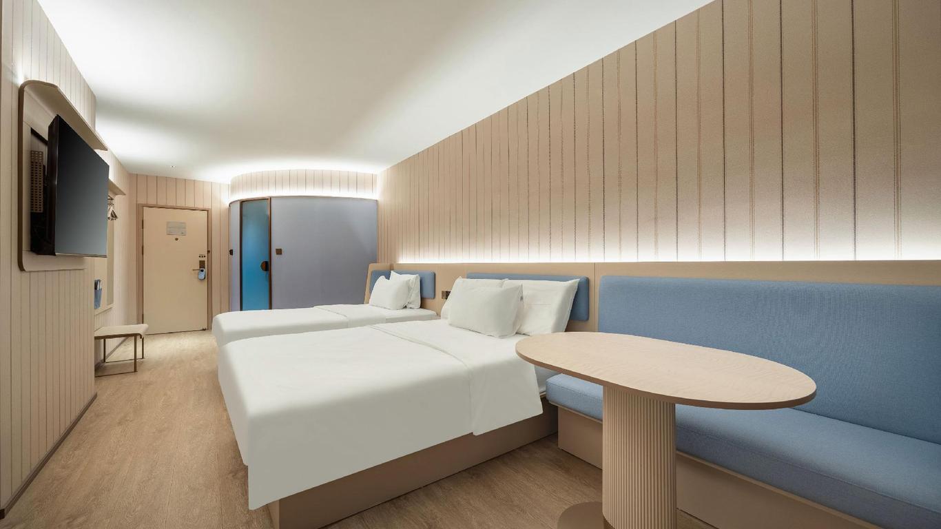 Hanting Express Shenyang Yuhong Square