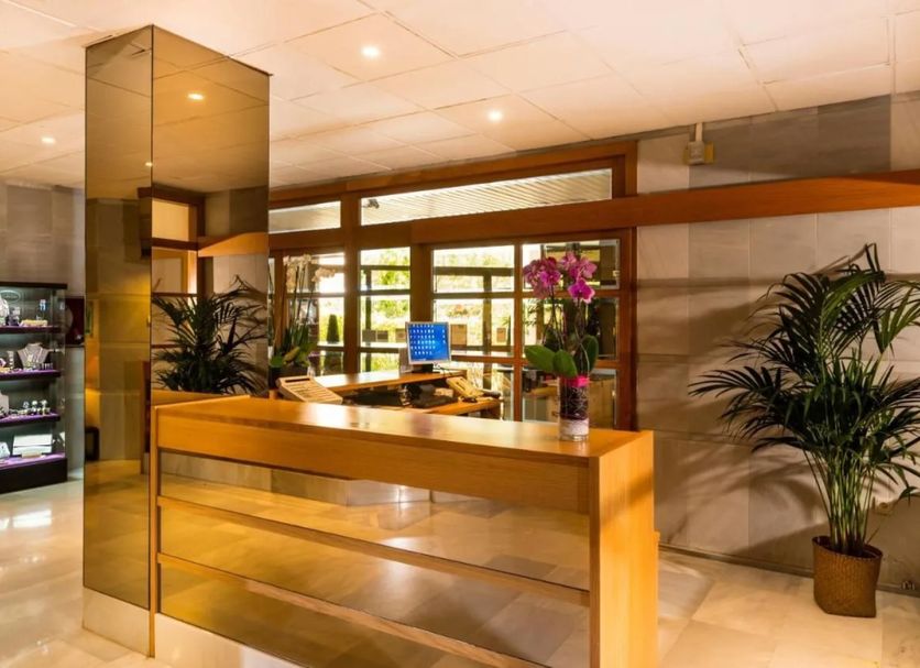 Front desk Photo