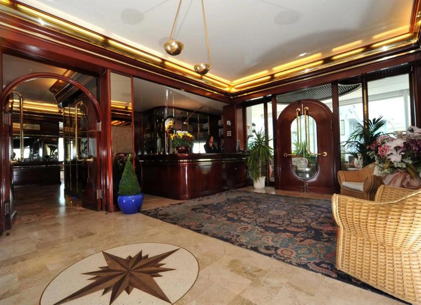 Front desk Photo