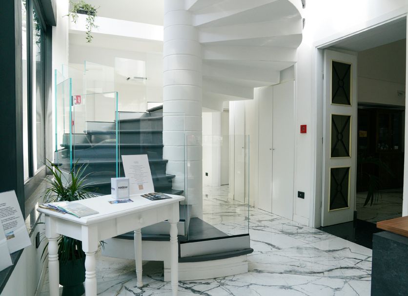 Front desk Photo