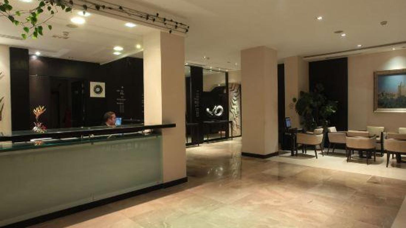 Ambassadeurs Hotel