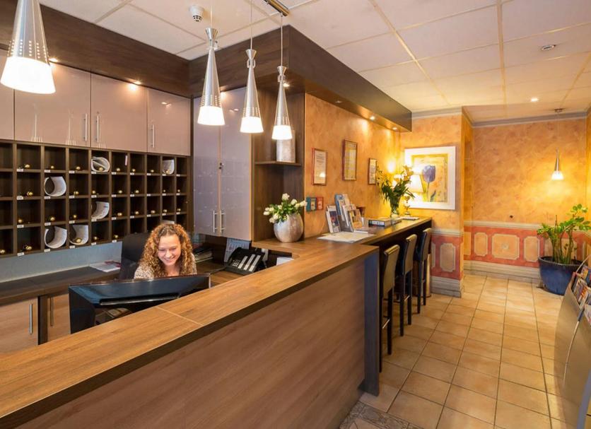 Front desk Photo