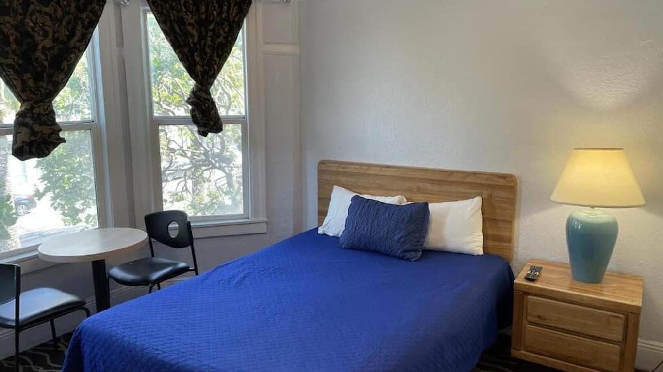Twin Peaks Hotel