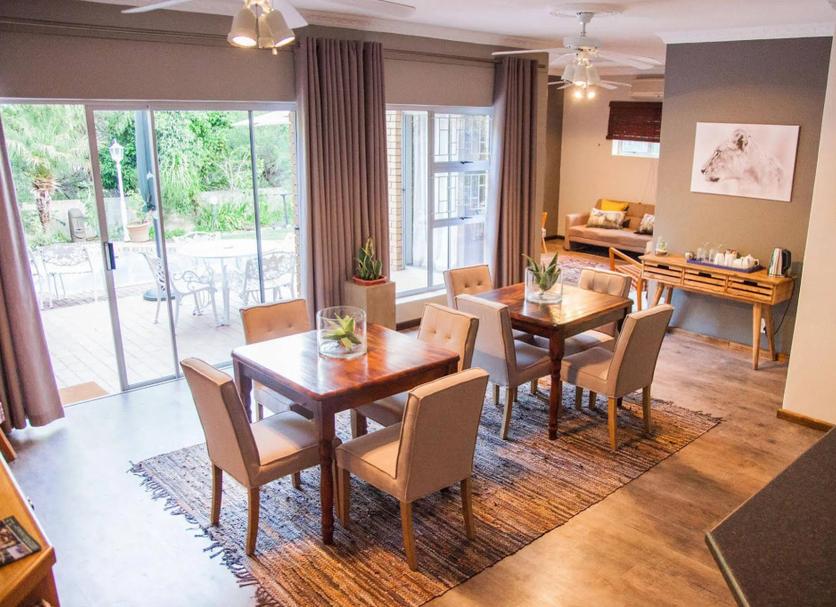 Dining room Photo
