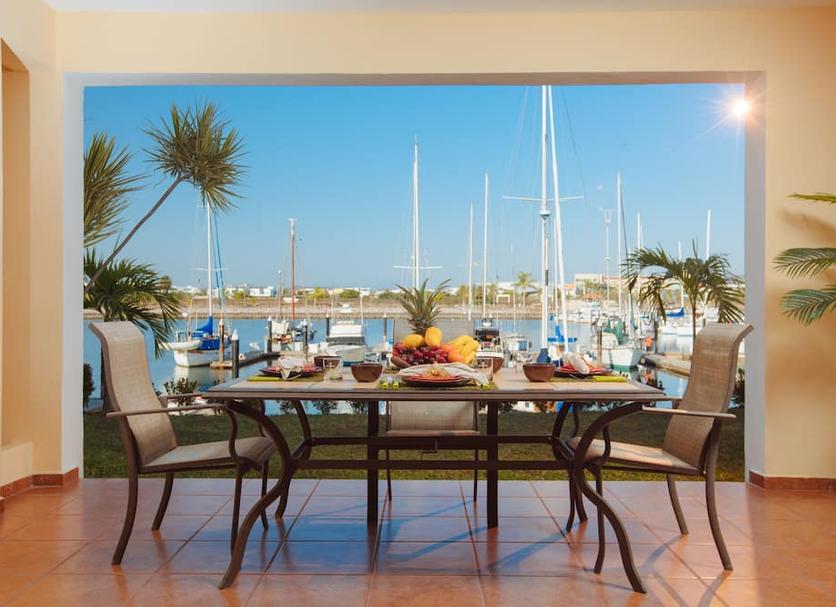 Dining room Photo